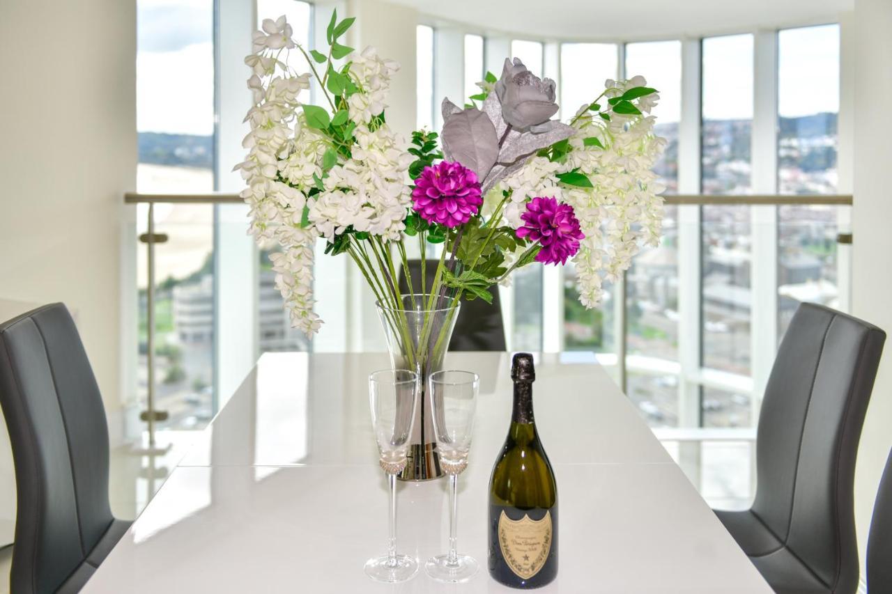 Just Stay Wales - Meridian Quay Penthouses Swansea Zewnętrze zdjęcie